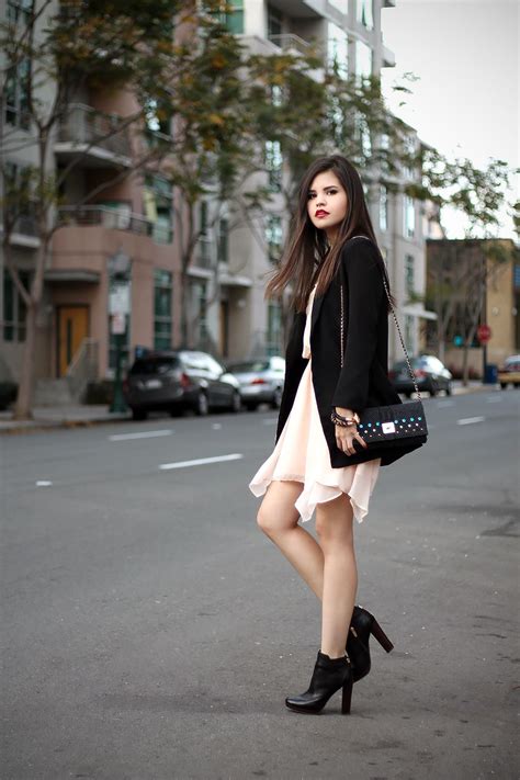 fashion bloggers with fake bags